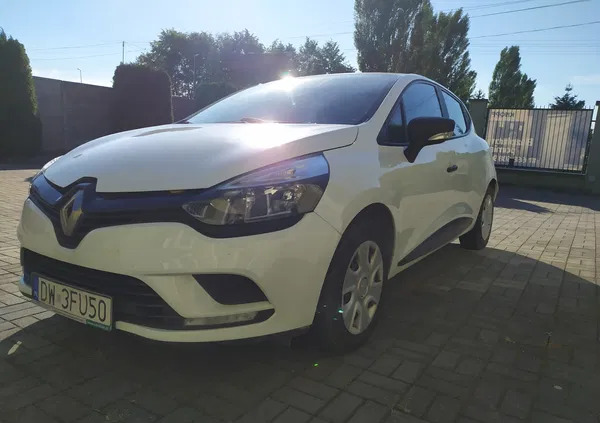 samochody osobowe Renault Clio cena 25900 przebieg: 220000, rok produkcji 2018 z Pabianice